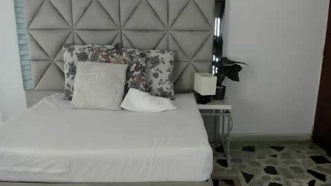 Snapshot of nina_pons chatting on 10-23-25, 09:24 Nina online show from 10-23-25, 09:24