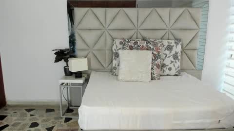 Snapshot of nina_pons chatting on 10-29-25, 10:11 Nina online show from 10-29-25, 10:11