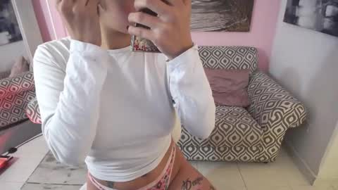 Snapshot of nina_smalls chatting on 09-12-25, 12:16 Nina online show from 09-12-25, 12:16