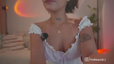 Snapshot of ninaa_sky chatting on 05-29-26, 11:47 online show from 05-29-26, 11:47