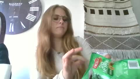 ninabeanzz online show from 09-18-25, 02:19
