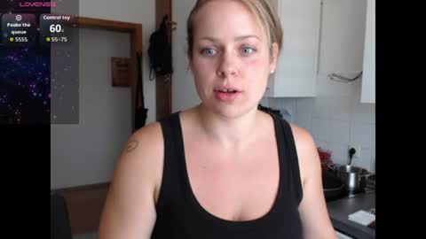 Snapshot of ninablue chatting on 07-20-26, 05:15 NinaBlue online show from 07-20-26, 05:15