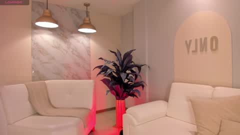 Snapshot of ninablumm chatting on 09-10-25, 04:01 Nina online show from 09-10-25, 04:01