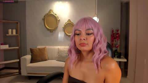 Snapshot of ninablumm chatting on 10-02-25, 03:02 Nina online show from 10-02-25, 03:02