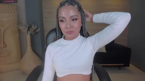 Snapshot of ninablumm chatting on 10-11-25, 03:06 Nina online show from 10-11-25, 03:06