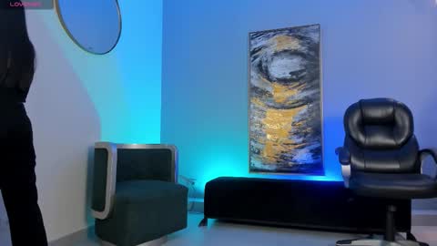 Snapshot of ninablumm chatting on 10-26-25, 03:34 Nina online show from 10-26-25, 03:34