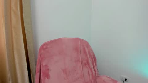 Snapshot of ninabryon1 chatting on 09-29-25, 12:32 Nina online show from 09-29-25, 12:32