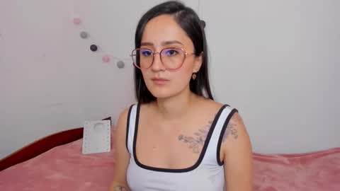 Snapshot of ninabryon1 chatting on 10-28-25, 01:36 Nina online show from 10-28-25, 01:36