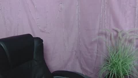 ninaflawlees online show from 05-06-26, 12:10