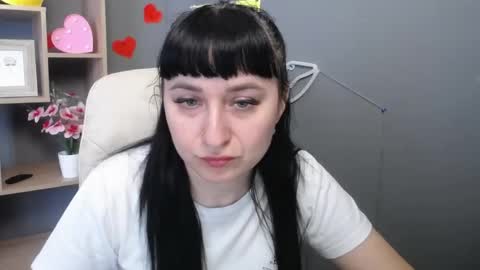 ninaflawlees online show from 05-12-26, 12:02