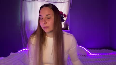 ninaglow_ online show from 09-24-25, 01:47