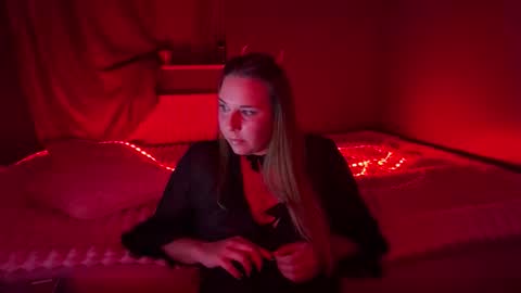 ninaglow_ online show from 10-06-25, 06:38