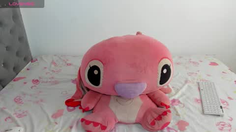 Snapshot of ninagrey03 chatting on 09-28-25, 03:28 Valentina online show from 09-28-25, 03:28