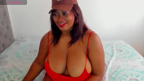 Snapshot of ninagrey03 chatting on 02-12-26, 03:51 Valentina online show from 02-12-26, 03:51