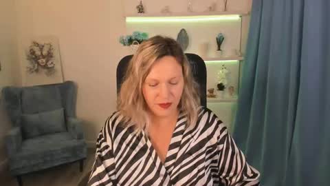 Snapshot of ninastarle chatting on 09-20-25, 05:19 ninastarle online show from 09-20-25, 05:19