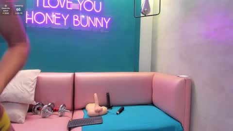 Snapshot of ninna_monroe_ chatting on 12-19-24, 04:13 Ninna online show from 12-19-24, 04:13