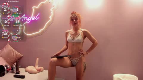 Snapshot of ninna_monroe_ chatting on 12-26-24, 04:25 Ninna online show from 12-26-24, 04:25