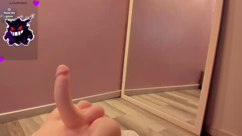 Snapshot of ninna_monroe_ chatting on 02-18-25, 01:33 Ninna online show from 02-18-25, 01:33