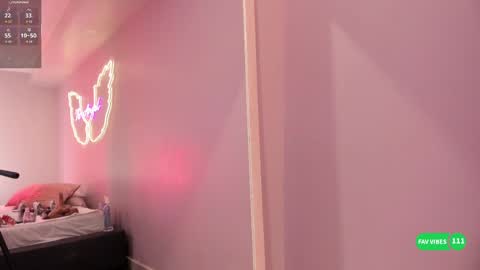 Snapshot of ninna_monroe_ chatting on 10-22-25, 04:29 Ninna online show from 10-22-25, 04:29