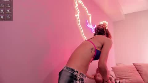 Snapshot of ninna_monroe_ chatting on 10-28-25, 04:09 Ninna online show from 10-28-25, 04:09