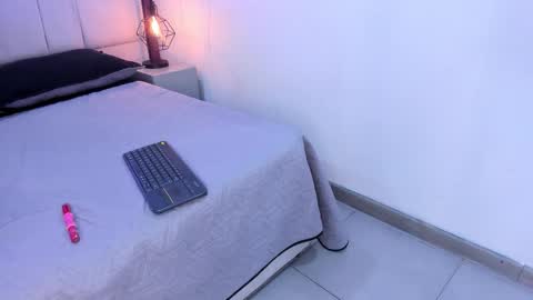 NiraLux online show from 10-22-25, 01:22