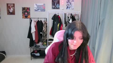 Snapshot of nishazenisek chatting on 05-21-26, 04:36 Alice online show from 05-21-26, 04:36
