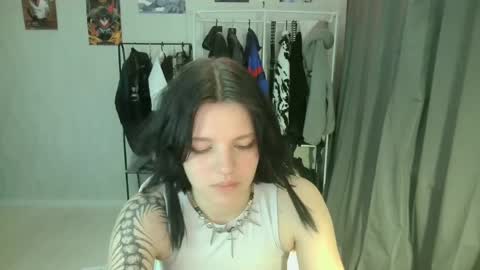 Snapshot of nishazenisek chatting on 06-05-26, 06:24 Alice online show from 06-05-26, 06:24
