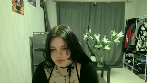 Snapshot of nishazenisek chatting on 06-08-26, 06:41 Alice online show from 06-08-26, 06:41