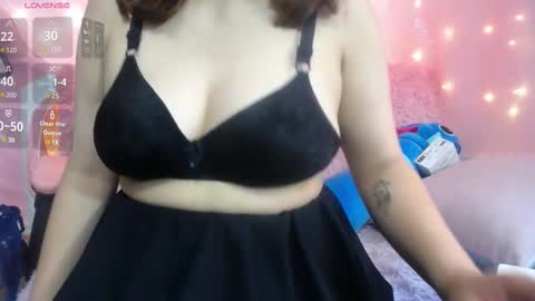 Snapshot of niuk_mei chatting on 12-17-24, 05:15 Niuk online show from 12-17-24, 05:15