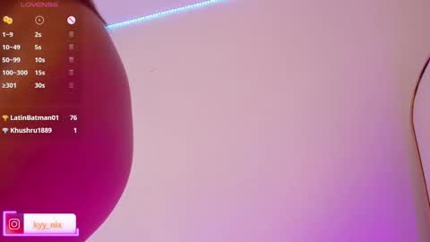 Nicki  online show from 10-11-25, 06:34