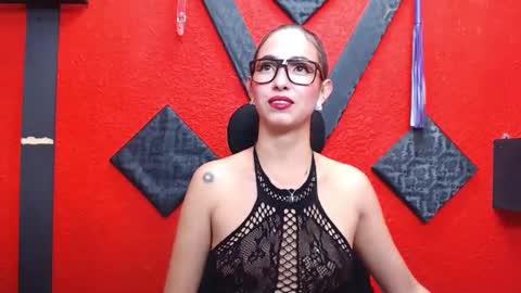 Snapshot of nixyesky chatting on 10-14-25, 03:51 Nixye online show from 10-14-25, 03:51