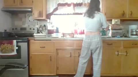 njsnowbunny online show from 10-21-25, 06:52