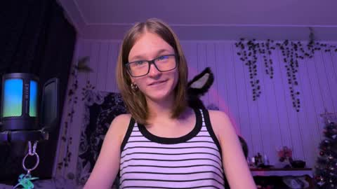 Snapshot of nloraaa chatting on 12-27-24, 01:28 Tears Lora online show from 12-27-24, 01:28