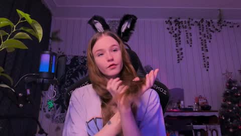 Snapshot of nloraaa chatting on 01-19-25, 12:06 Tears Lora online show from 01-19-25, 12:06