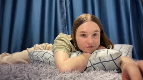 Snapshot of nloraaa chatting on 11-05-25, 03:39 Tears Lora online show from 11-05-25, 03:39