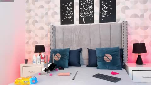 NATHALIA MORENO online show from 11-15-25, 12:34