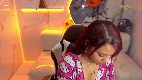 Snapshot of noa_tp chatting on 10-27-25, 12:31 Noa  online show from 10-27-25, 12:31