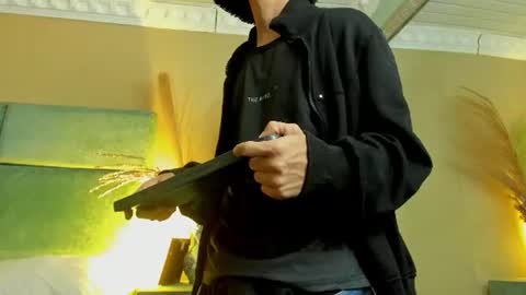 Noah online show from 06-19-26, 04:39