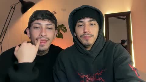 Snapshot of noah_and_steven chatting on 05-05-26, 02:19 noah_and_steven online show from 05-05-26, 02:19