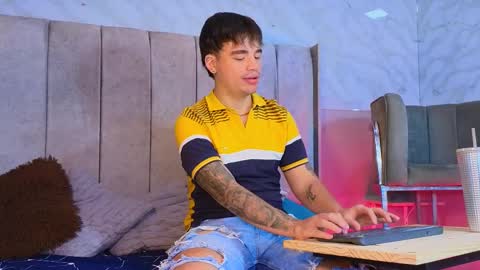 Snapshot of noah_coleman__ chatting on 02-02-25, 01:34 NOAH online show from 02-02-25, 01:34