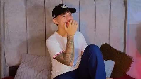 Snapshot of noah_coleman__ chatting on 02-11-25, 02:03 NOAH online show from 02-11-25, 02:03