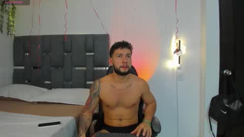 Snapshot of noah_corvelle chatting on 02-24-26, 04:43 NOAH online show from 02-24-26, 04:43