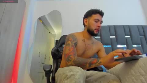 Snapshot of noah_corvelle chatting on 03-26-26, 01:55 NOAH online show from 03-26-26, 01:55