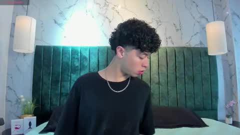 Snapshot of noah_dupont_ chatting on 10-12-25, 01:21 noah_dupont_ online show from 10-12-25, 01:21