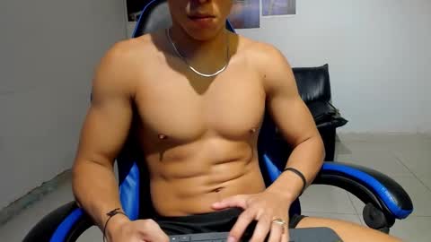 noah_flynn1 online show from 02-09-26, 09:46