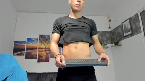 Snapshot of noah_flynn1 chatting on 04-30-26, 08:20 noah_flynn1 online show from 04-30-26, 08:20
