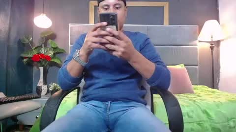 Snapshot of noah_oliver1 chatting on 06-07-26, 01:21 NOAH online show from 06-07-26, 01:21
