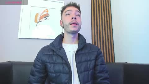 Snapshot of noah_ricci_ chatting on 12-02-24, 12:18 online show from 12-02-24, 12:18