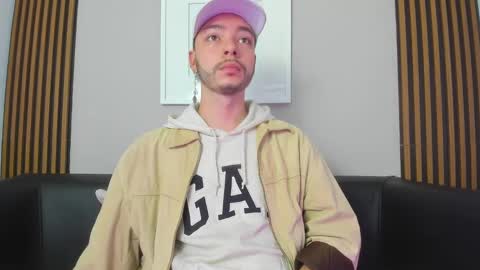 Snapshot of noah_ricci_ chatting on 01-27-25, 12:05 online show from 01-27-25, 12:05
