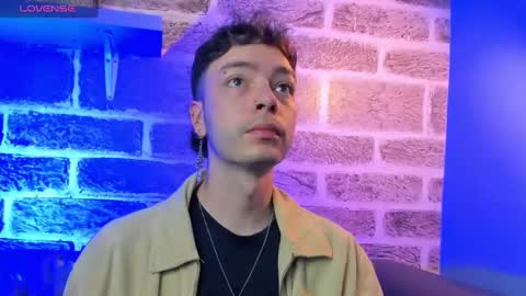Snapshot of noah_ricci_ chatting on 09-18-25, 12:29 online show from 09-18-25, 12:29